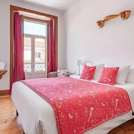 Plum Guide - The Sky Parlour Apartamento Lisboa