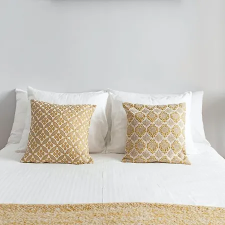 Plum Guide - The Sky Parlour Apartamento Lisboa