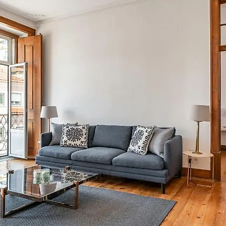 Plum Guide - The Sky Parlour Apartamento Lisboa